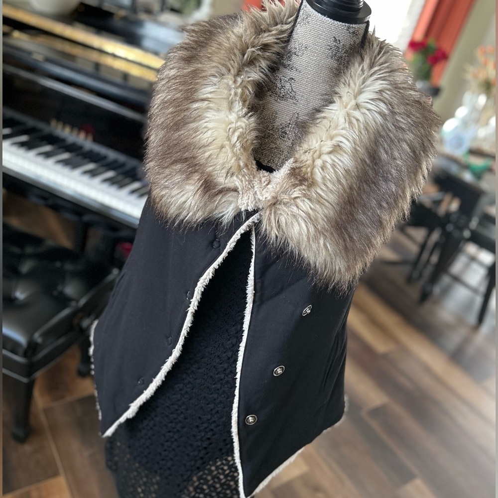 NWT TWISTED HEART VINTAGE REVERSIBLE FUR TIA VEST SZ SMALL